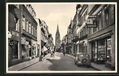 AK Kevelaer /Nrhn., Hauptstrasse mit Geschäften, Kirche und Auto