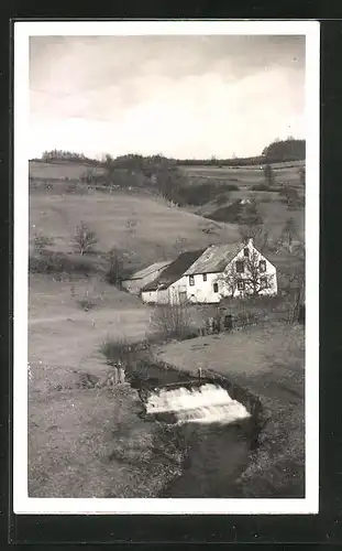 Foto-AK Michelbach /Gerolstein, Gehöft am Fluss