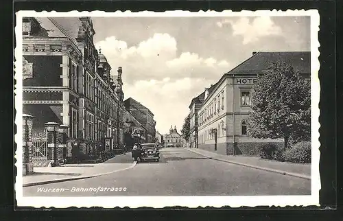 AK Wurzen, Bahnhofstrasse mit Hotel und Auto