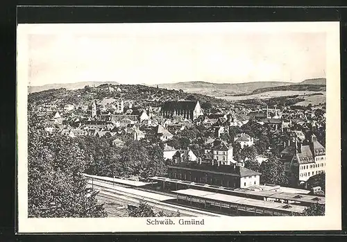 AK Schwäbisch Gmünd, Totalansicht der Stadt mit Bahnhof