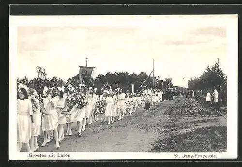 AK Laren, Mädchen in weiss auf der St. Jans-Prozession