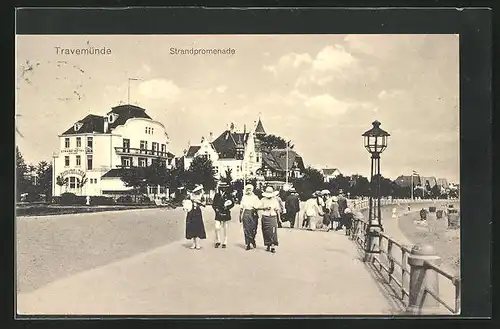 AK Travemünde, Gäste auf der Strandpromenade