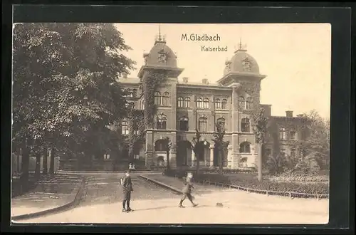 AK M. Gladbach, Schulkinder vor dem Kaiserbad