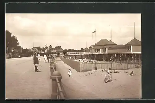 AK Travemünde a.d. Ostsee, Strandpromenade mit Badeanstalt