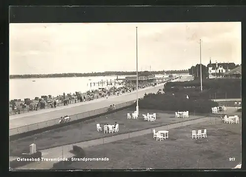 AK Travemünde a. d. Ostsee, Blick über die Strandpromenade auf die Landungsbrücke