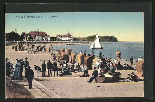 AK Travemünde a. d. Ostsee, Badegäste am Strand, das Strandhotel im Hintergrund