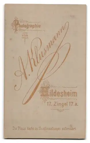 Fotografie A. Klusmann, Hildesheim, Zingel 17a, Mann im Anzug mit Oberlippenbart