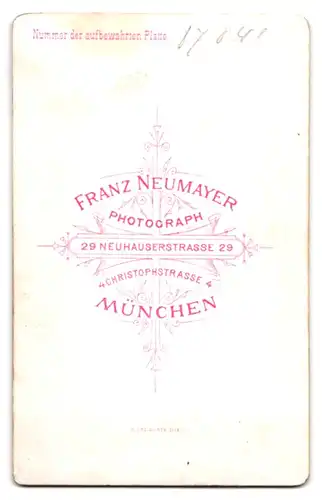 Fotografie Franz Neumayer, München, Neuhauserstr. 29, Mann im Anzug mit Oberlippenbart