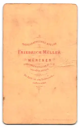 Fotografie Friedrich Müller, München, Kaufingerstr. 21 /2, Knabe in eleganter Kleidung