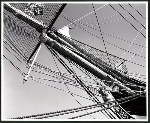 Fotografie Albin Müller, Hamburg-Altona, Schützenstrasse 61, Segelschiff Amerigo Vespucci, Bugspriet & Gallionsfigur