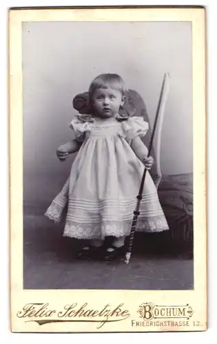 Fotografie Felix Schaetzke, Bochum, Friedrich-Strasse 13, Portrait kleines Mädchen im hübschen Kleid