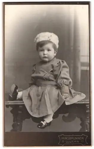 Fotografie Hirsbrunner, Luzern, Zürichstrasse 4, Portrait kleines Mädchen im modischen Kleid