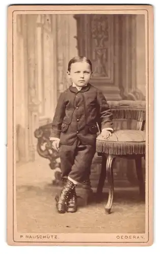 Fotografie P. Nauschütz, Oederan, Freibergerstrasse 12, Portrait kleiner Junge in modischer Kleidung