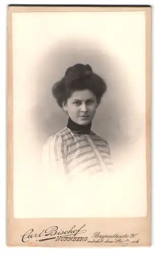 Fotografie Carl Bischof, Nürnberg, Bayreutherstrasse 20, Portrait junge Dame mit Hochsteckfrisur