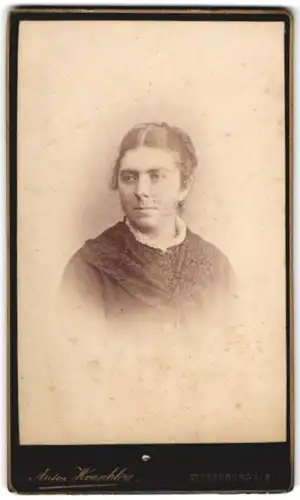 Fotografie Ant. Hruschka, Strassburg i /E., Broglie 4, Portrait junge Dame mit zeitgenössischer Frisur