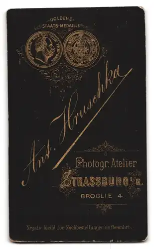 Fotografie Ant. Hruschka, Strassburg i /E., Broglie 4, Portrait junge Dame mit zeitgenössischer Frisur