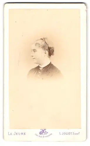 Fotografie Le Jeune, Paris, 350, Rue St. Honoré, Portrait junge Dame mit zeitgenössischer Frisur