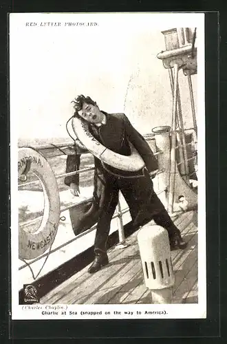 AK Schauspieler Charles Chaplin, Charlie at Sea snapped on the way to America