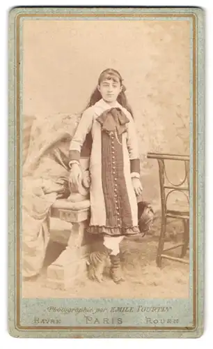 Fotografie Emile Tourtin, Paris, Mädchen im Sonntagsstaat