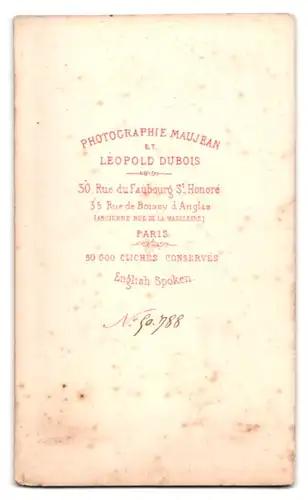 Fotografie Maujean & Leopold, Paris, 35 du Faubourg St. Honore, bürgerliche Frau im schlichten Kleid