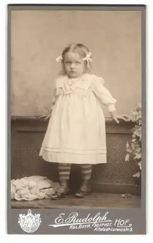 Fotografie E. Rudolph, Hof i. Bayern, Lorenzstrasse 3, Mädchen im Kleidchen