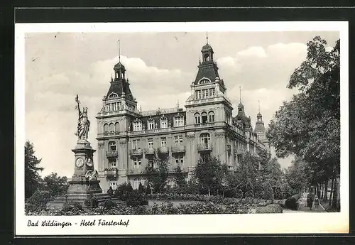 AK Bad Wildungen, Hotel Fürstenhof mit Denkmal