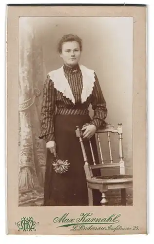 Fotografie Max Karnahl, L.-Lindenau, Josefstrasse 25, Portrait junge Dame in hübscher Bluse und Rock