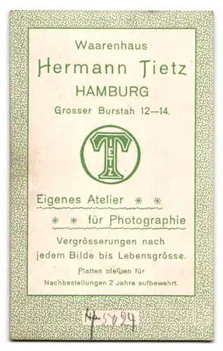 Fotografie Hermann Tietz, Hamburg, Grosser Burstah 12-14, Portrait junge Dame in modischer Kleidung