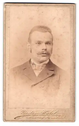 Fotografie Gustav Habel, Hamburg, Kaiser Wilhelmstrasse und Poolstrasse 18, Portrait bürgerlicher Herr mit Schnurrbart