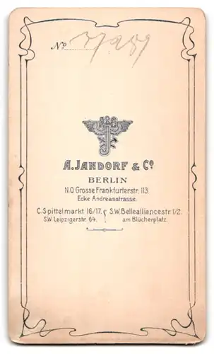 Fotografie A. Jandorf & Co., Berlin-NO, Grosse Frankfurterstrasse 113, Portrait kleines Mädchen im weissen Kleid