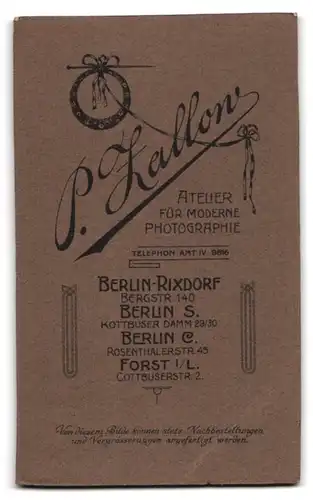 Fotografie P. Zallow, Berlin-Rixdorf, Bergstr. 140, Portrait charmanter junger Mann mit Krawatte im Jackett