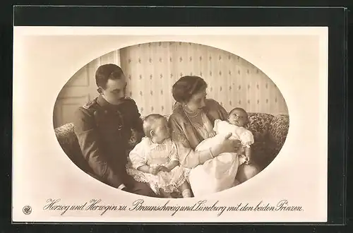 AK Herzog und Herzogin zu Braunschweig und Lüneburg mit den beiden Söhnen