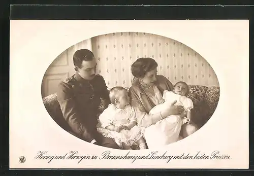 AK Herzog und Herzogin zu Braunschweig und Lüneburg mit den beiden Söhnen