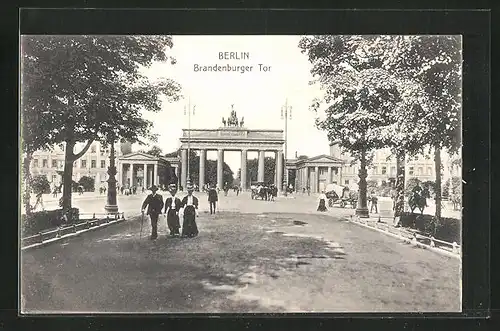 AK Berlin, Brandenburger Tor mit Pferdwagen