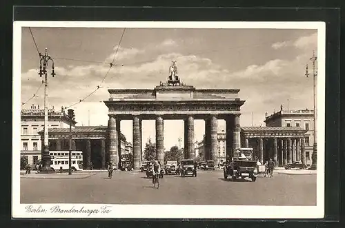 AK Berlin, Brandenburger Tor mit Bussen