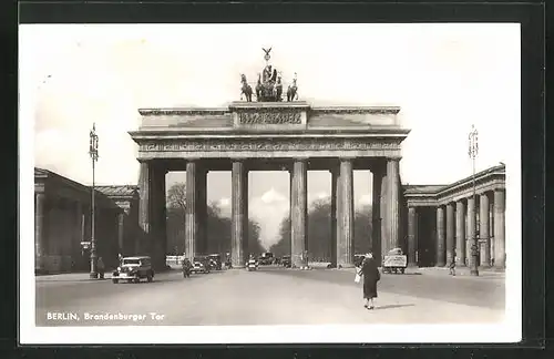 AK Berlin, Brandenburger Tor mit Autos