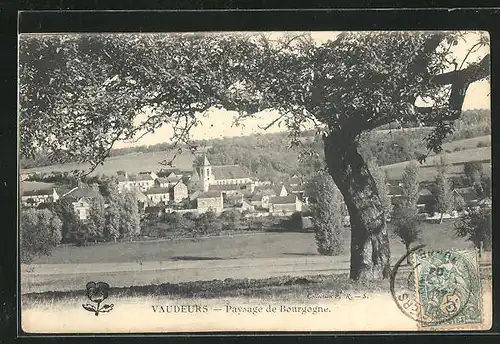 AK Vaudeurs, Blick von Anhöhe aus auf Kirche und Häuser