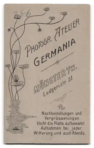 Fotografie Atelier Germania, Münster i. W., Ludgeristr. 57, Edeldame mit Hut & Schirm im Foto-Atelier