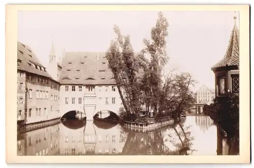 Fotografie unbekannter Fotograf, Ansicht Nürnberg, Wasserpartien u. Heil. Geist Spital