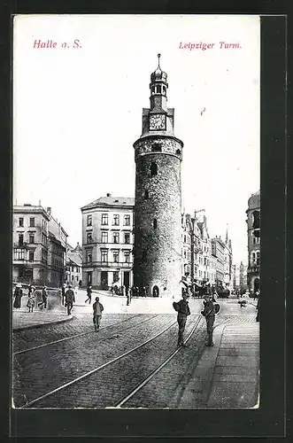 AK Halle a. S., Strassenpartie mit Geschäften und Leipziger Turm