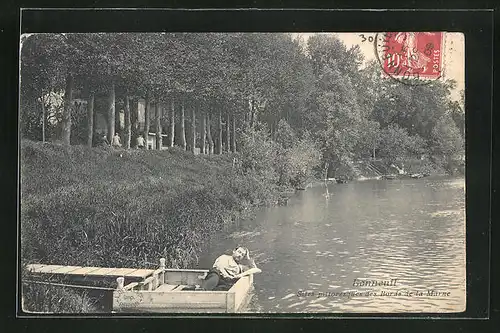 AK Bonneuil, Mann am Ufer der Marne schlafend