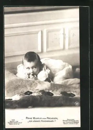 AK Prinz Wilhelm von Preussen als jüngster Hohenzoller auf einer Felldecke