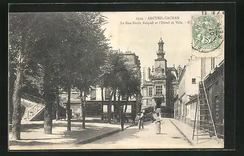 AK Arcueil-Cachan, La Rue Emile Raspail et l`Hotel de Ville