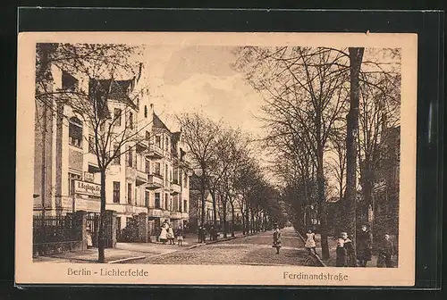 AK Berlin-Lichterfelde, Gebäuezeile in der Ferdinandstr.