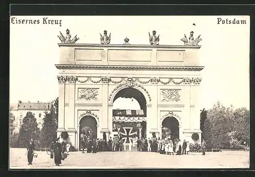 AK Potsdam, Nagelung des eisernen Kreuzes am Brandenburger Tor
