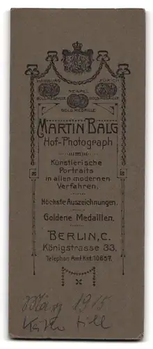 Fotografie Martin Balg, Berlin, Königstrasse 33, Portrait Mädchen im Kleid mit Spitzenkragen