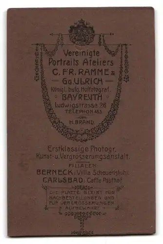 Fotografie Ramme & Ulrich, Bayreuth, Ludwigstr. 26, Portrait Junger Mann im Anzug