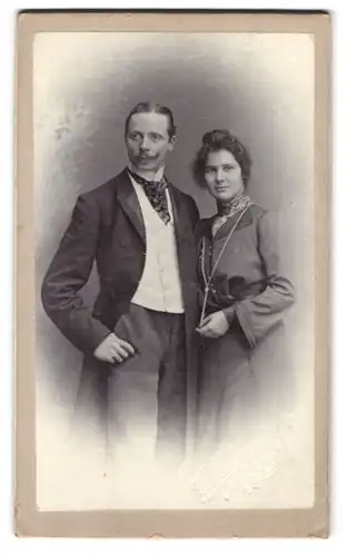 Fotografie Eugen Westendorp, Aachen, Hochstrasse 8, junges gut gekleidetes Paar