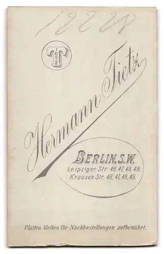 Fotografie Hermann Tietz, Berlin, Leipziger-Strasse 46-49, junges Paar im Portrait