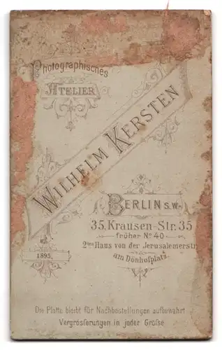 Fotografie Wilhelm Kersten, Berlin, Krausen-Strasse 35, bürgerliche Dame in Puffärmelkleid